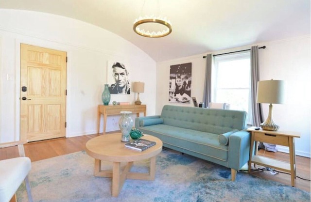 The Avenue Hot Tub Patio King Bed Pet Friendly Fast WiFi Gem of Grandview