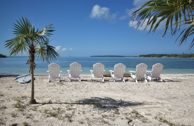 The Bahama House on Green Turtle Cay - Coco Bay beachfront