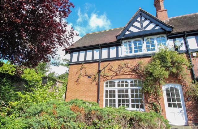 THE BANK HOUSE ANNEXE, family friendly in Church Stretton