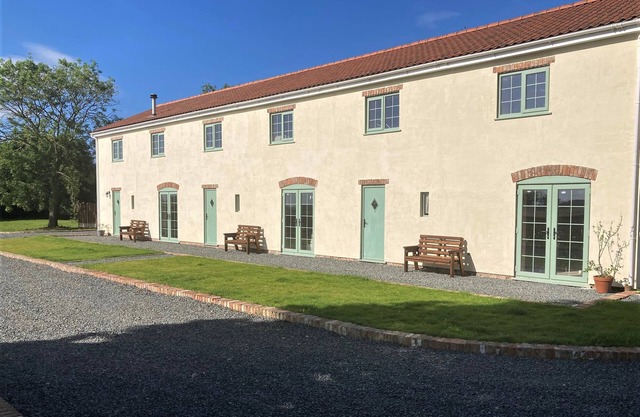 THE BARN, ASHTREE FARM, with open fire in Boston