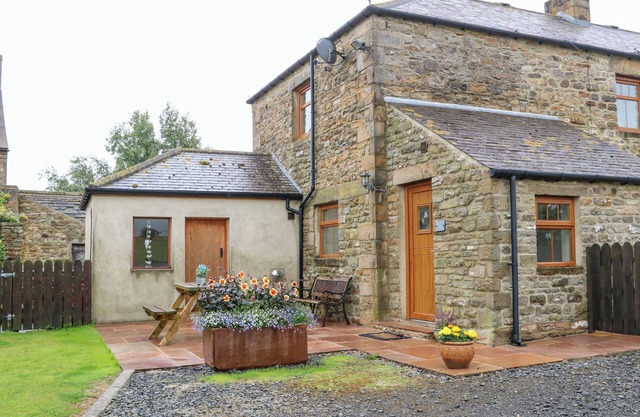 THE BARN COTTAGE, pet friendly, with open fire in Hexham