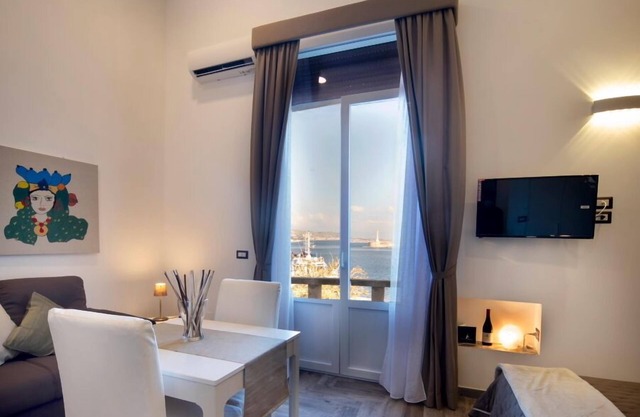 THE BARN ON THE STRAIT STUDIO APARTMENT SEA VIEW COD. CIR 19083048C209961