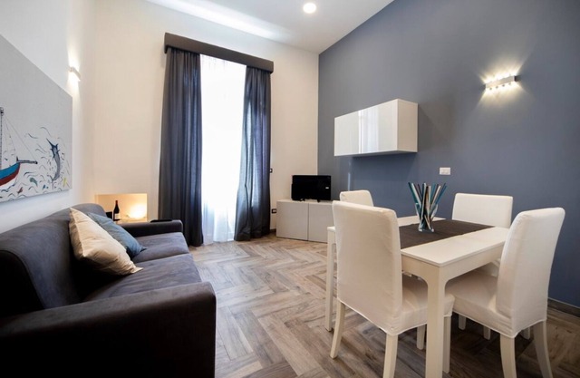 THE BARN ON THE STRAIT LOVELY TWO-ROOM APARTMENT CODE CIR 19083048C210615