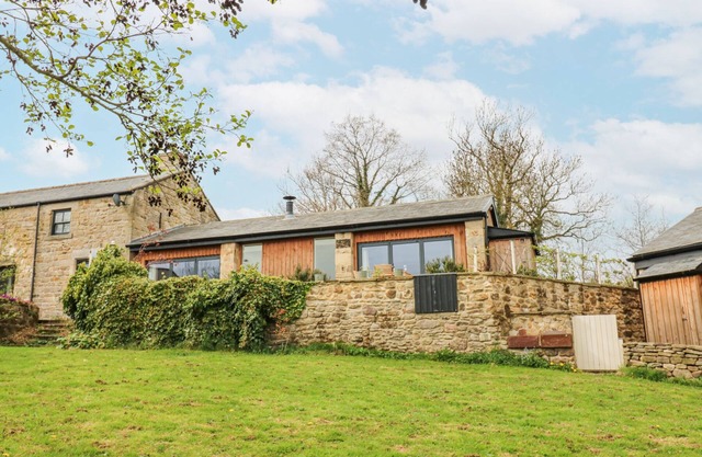 THE BARN, pet friendly, character holiday cottage in Corbridge