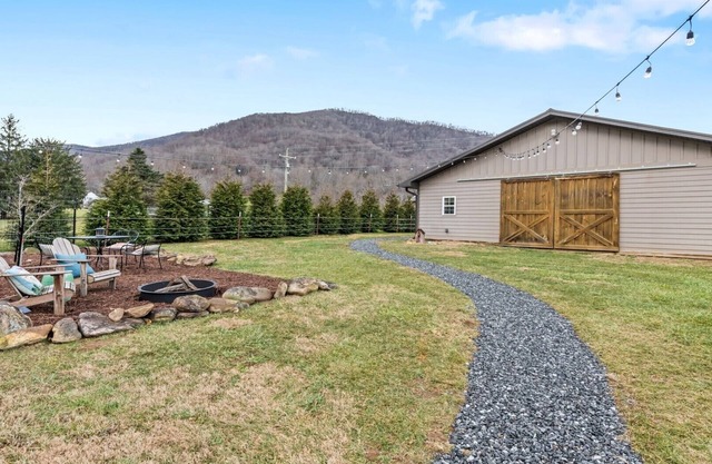 The Barn- Trailer Friendly, Near Skiing, Joey’s, Brewery, and Blue Ridge Parkway