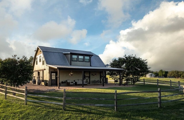 The Barnhouse for 4 @ TimberRose Ranch FBG TX