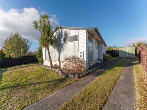 The Bay Breeze Retreat - Two Mile Bay Stay