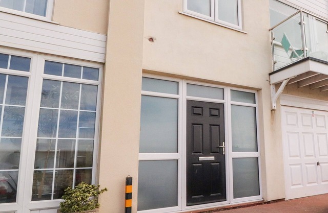 THE BEACH HOUSE, family friendly, with a garden in Cleveleys