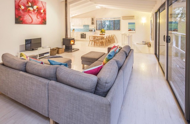 The Beach House - family and pet friendly