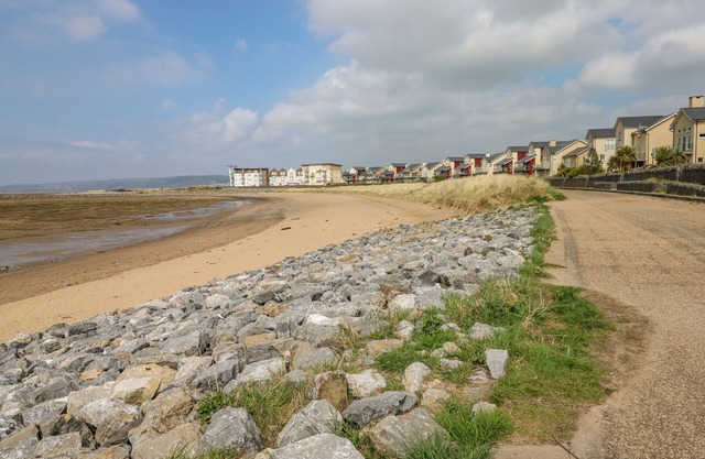 THE BEACH HOUSE, family friendly, country holiday cottage in Llanelli