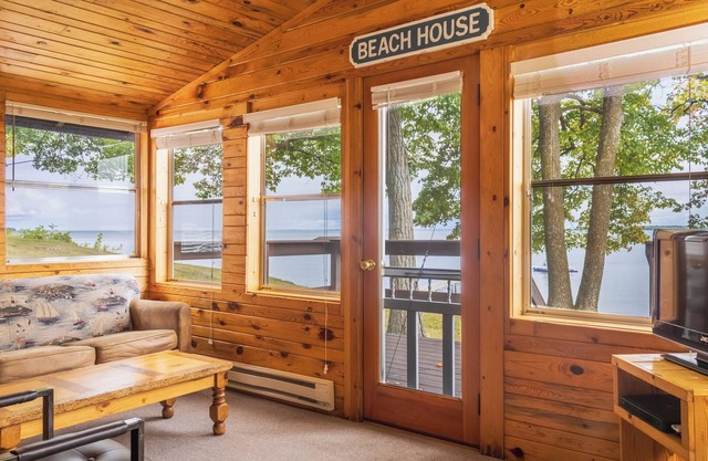 The Beach House Leech Lake - King bed &wall of windows just steps from the lake.