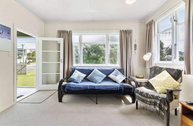 The Beach House - Kapiti Coast Holiday Home
