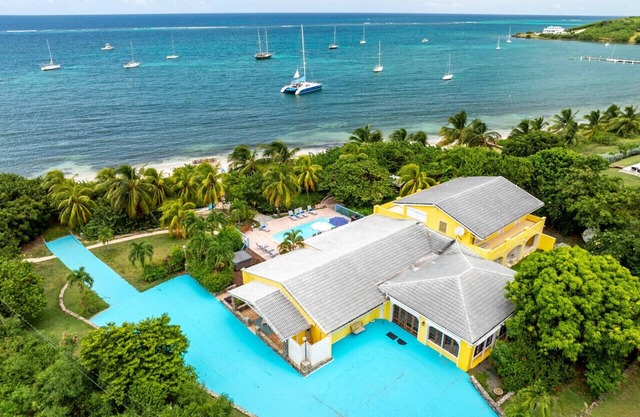 The Beach House - Sandy Waterfront Villa
