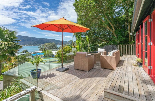 The Beach House - Tairua Holiday Home