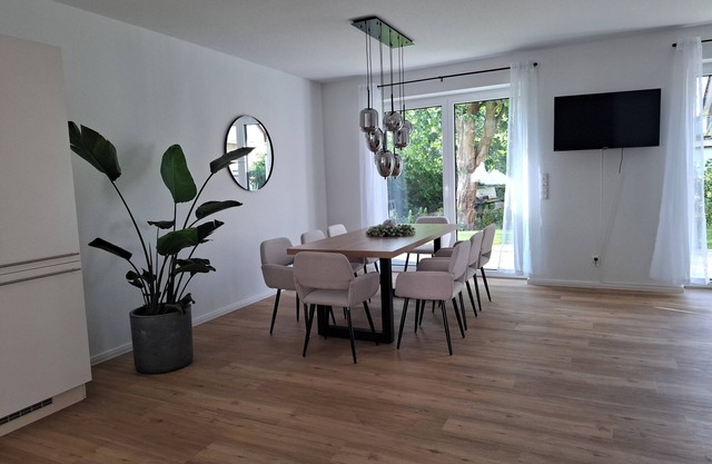 The beach house, up to 8 people, with garden, 200 meters to the lake