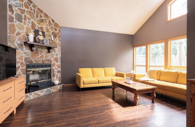 The Beachside Bungalow ོ 3 Bedroom Cottage just steps from the shores of Sylvan!