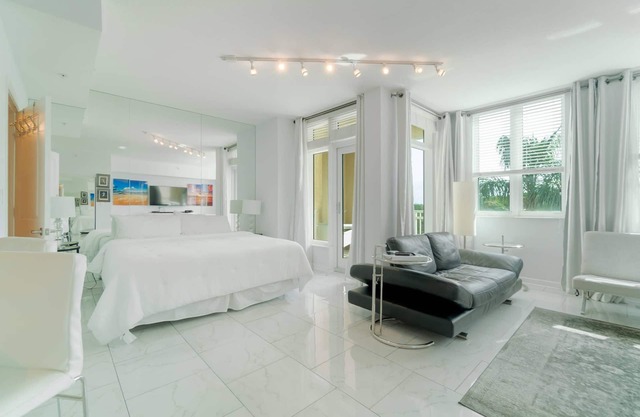 The Beachy Blues Suite - Casa Costa 308S, Pools, Jacuzzi, Beach, & Dog Friendly