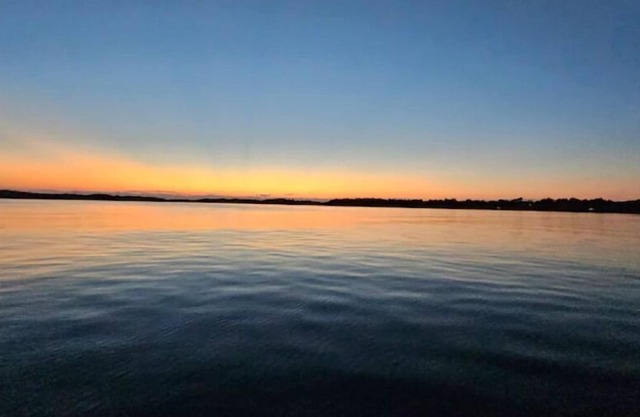 The Beahive resort. Unit #1 Lakefront on lake Alex