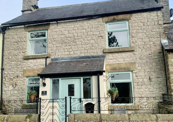 The Beautiful Bobbin - Premium Cottage with views, local walks, wood burner & pubs