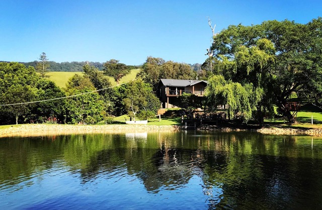 'The Berry Lake House' - Private Luxury Estate