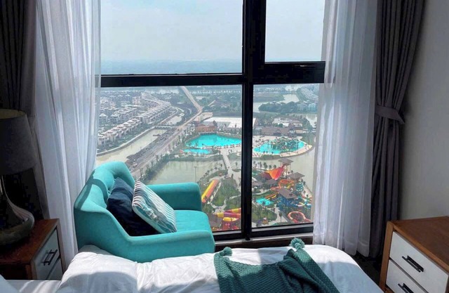 The Beverly 1 - 2 bedrooms by AQHomes - Vinhomes Grand Park