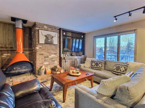 The Big Lebearski - AC, Grill, Fire Pit, Hot tub!