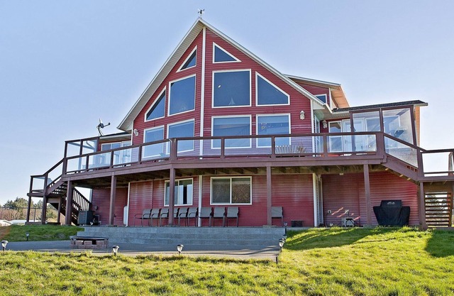 The Biggest Vacation Rental in Ocean Shores Area