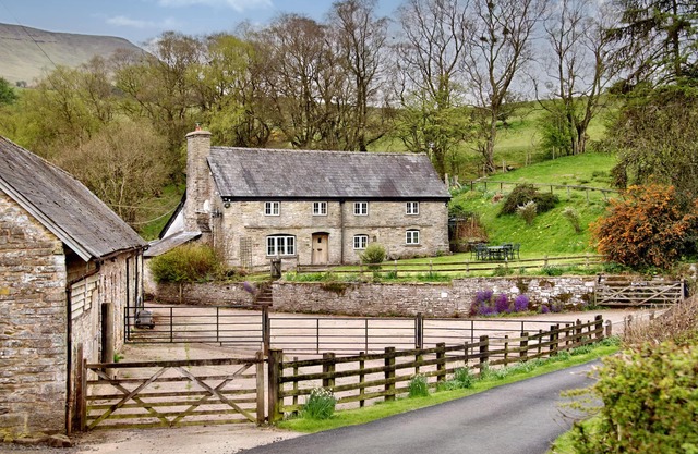 THE BIRCHES, family friendly, character holiday cottage in Hay-On-Wye