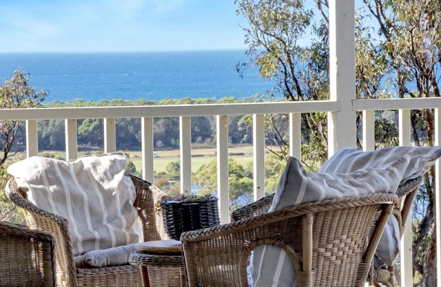 The Bird House - Spacious house with water views ideal for families and groups