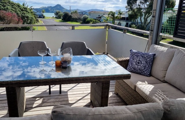 The Black Shack - Cooks Beach Holiday Home