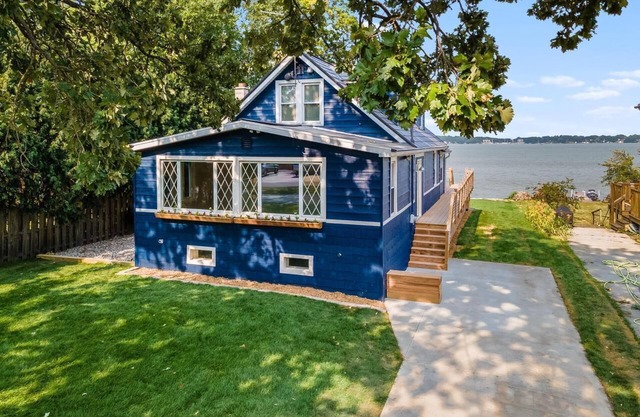 The Blue Cottage on Eagle Lake