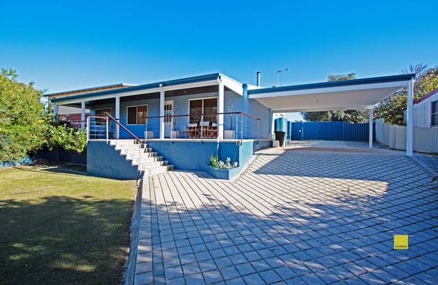 The Blue House: 4 BR, 2 BA House in Jurien Bay, Sleeps 7