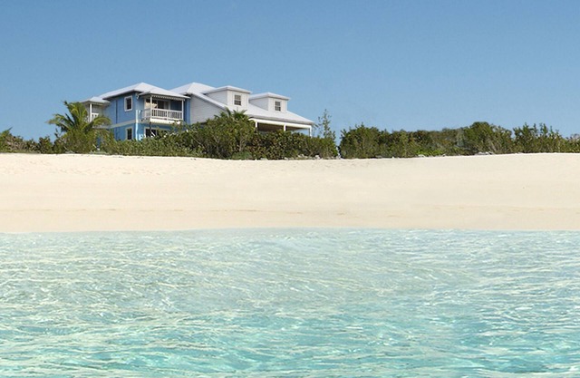 ‘The Blue House’ a spacious 5 bedroom beach front home with magnificent views. n