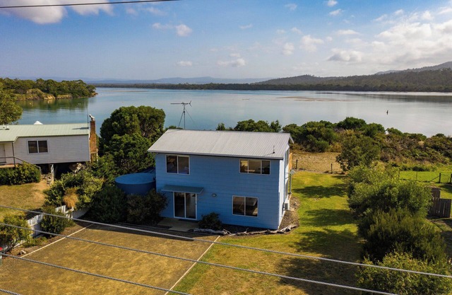 The Blue House - Freycinet Holiday Houses