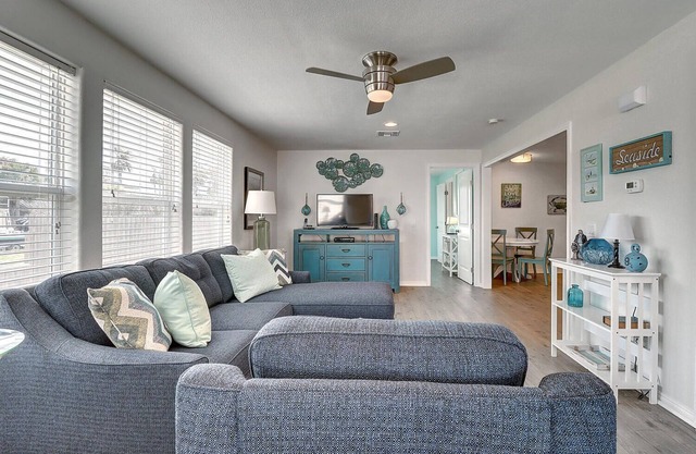 The Blue Pearl ~ Located in the heart of "Old Town" Port A & Detached Game Room!