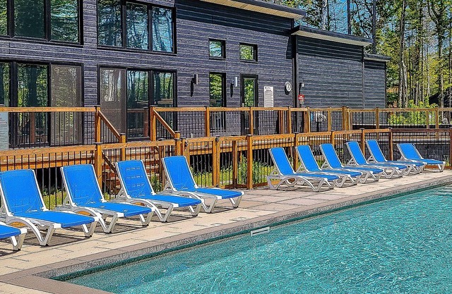The Blue Pearl of Portneuf/Private hot tub, Pool, Sauna, Trails, Billiards