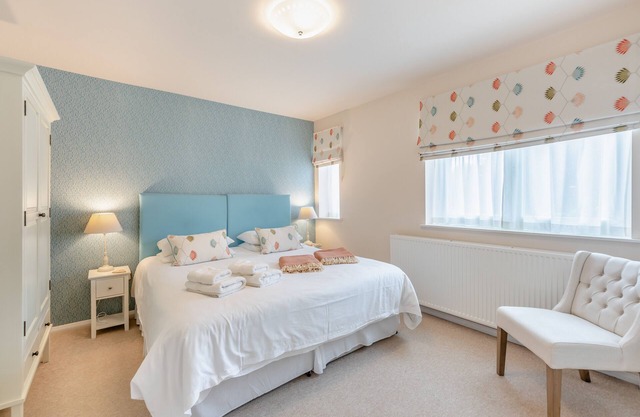 The Bolthole - Two Bedroom House, Sleeps 4