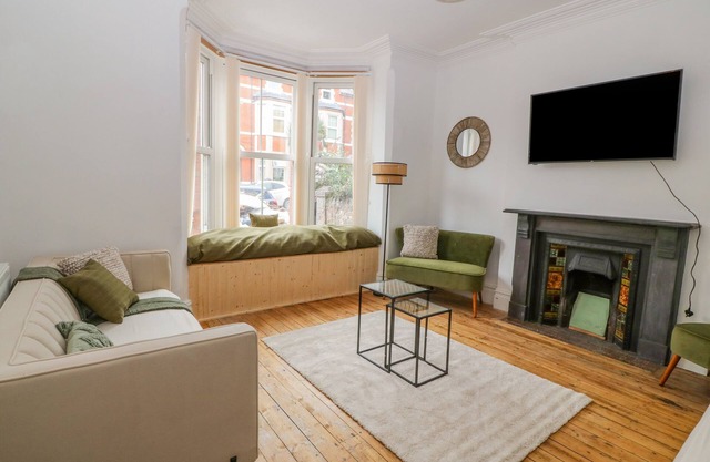 THE BOOKCASE, pet friendly, character holiday cottage in Colwyn Bay
