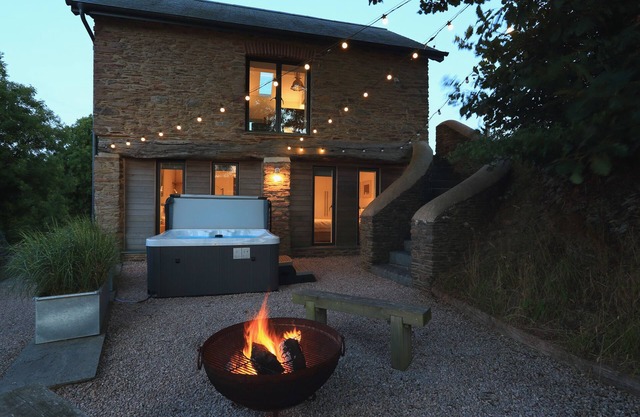 THE BOTHY, family friendly, luxury holiday cottage in Slapton