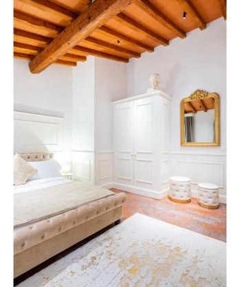 The bright window in Florence! Centralissimo!