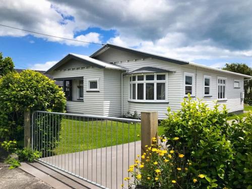 The Brooklands Bungalow - charming garden cottage