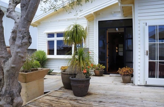 The Buller Bungalow - fall in love with this home