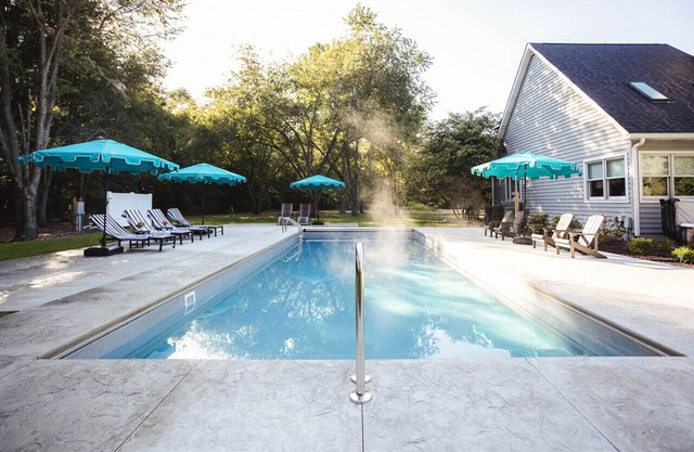 The Bungalow - new pool, hot tub, & fire pit