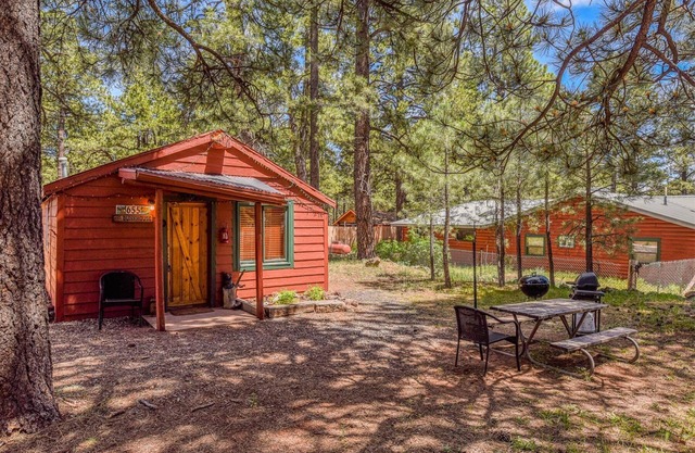 The Bunk House | Historic Cabin | Firepit | Pet-Friendly | Near Grand Canyon