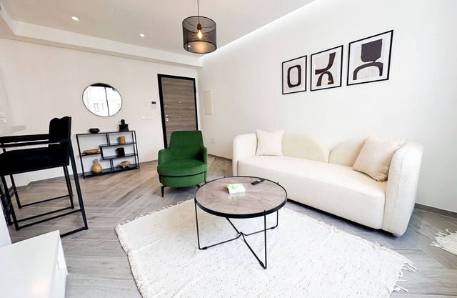 The Business Stay: Brand new in Lac 2
