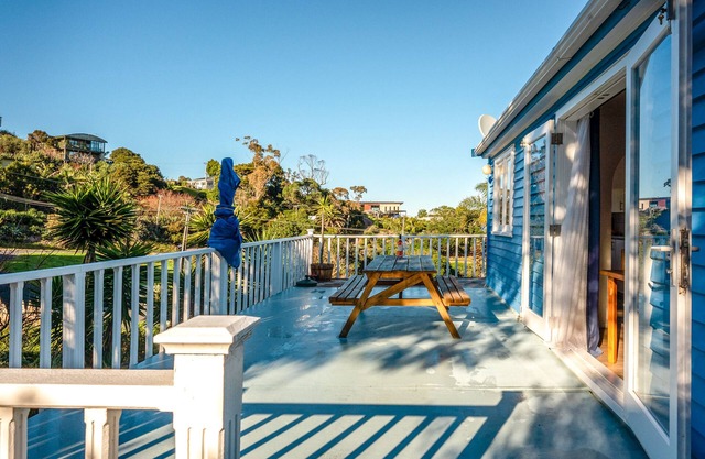 The Butterfly Bach - Surfdale Holiday Home