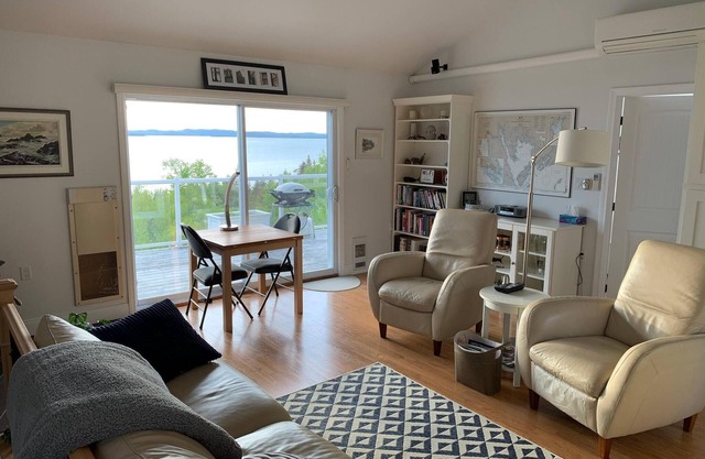 The Carriage House - Tranquility With A View!