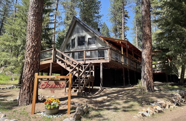 The Cabin At Sleepy Hollow Sleeps 10-12