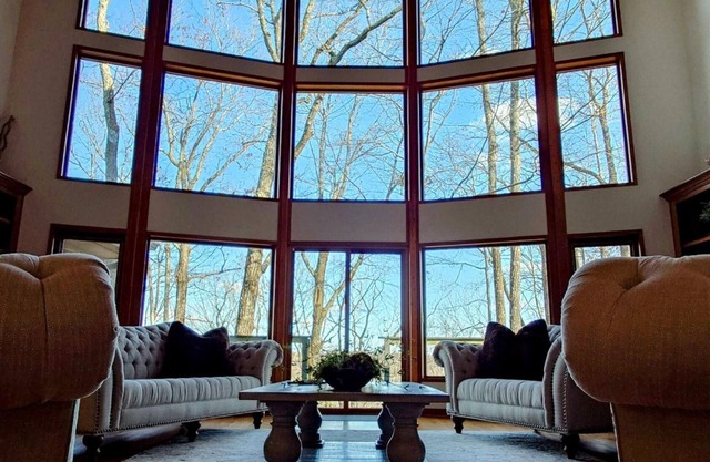 The Cabin by the Bluff