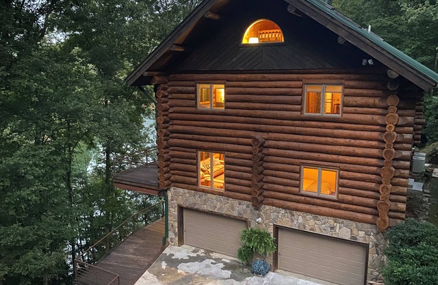 The Cabin on Fontana LakenLake Front Paradise in the Smokies